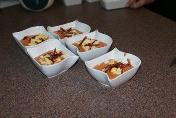 Salmorejo con virutas de jamón ibérico.