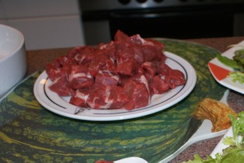 Guiso de carne con setas de cardo (preparación).