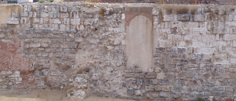 Ruinas de la Muralla Musulmana en el Parque Mohamed I.