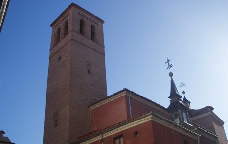 Iglesia de San Pedro el Viejo, vista desde la costanilla de San Pedro.